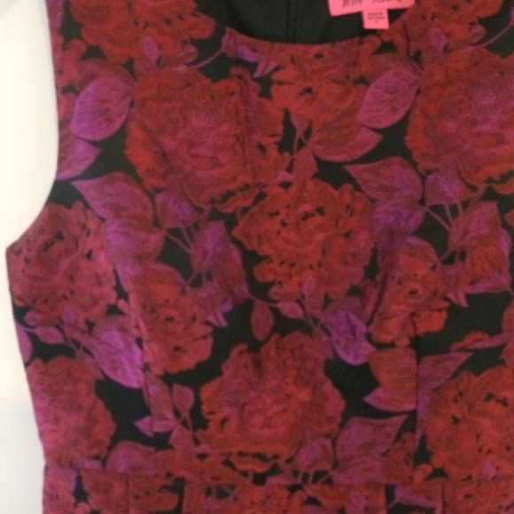 Betsey Johnson Cherry‎ Red Floral Brocade Sheath Dress - Picture 5 of 7